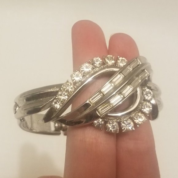 Dazzling mid-century signed Trifari bracelet - Picture 12 of 13